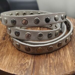 Leather wrap bracelet B2831